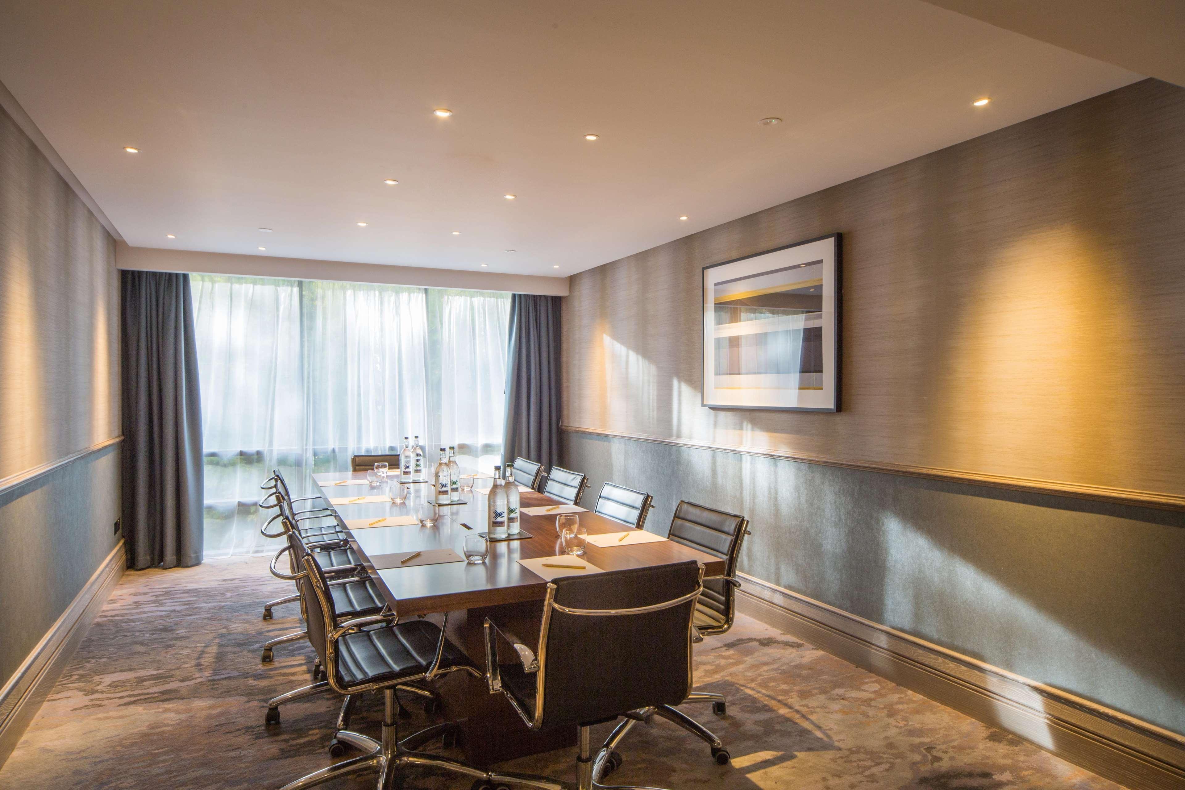 Doubletree By Hilton London Kingston Upon Thames Hotel Kingston upon Thames  Exterior photo