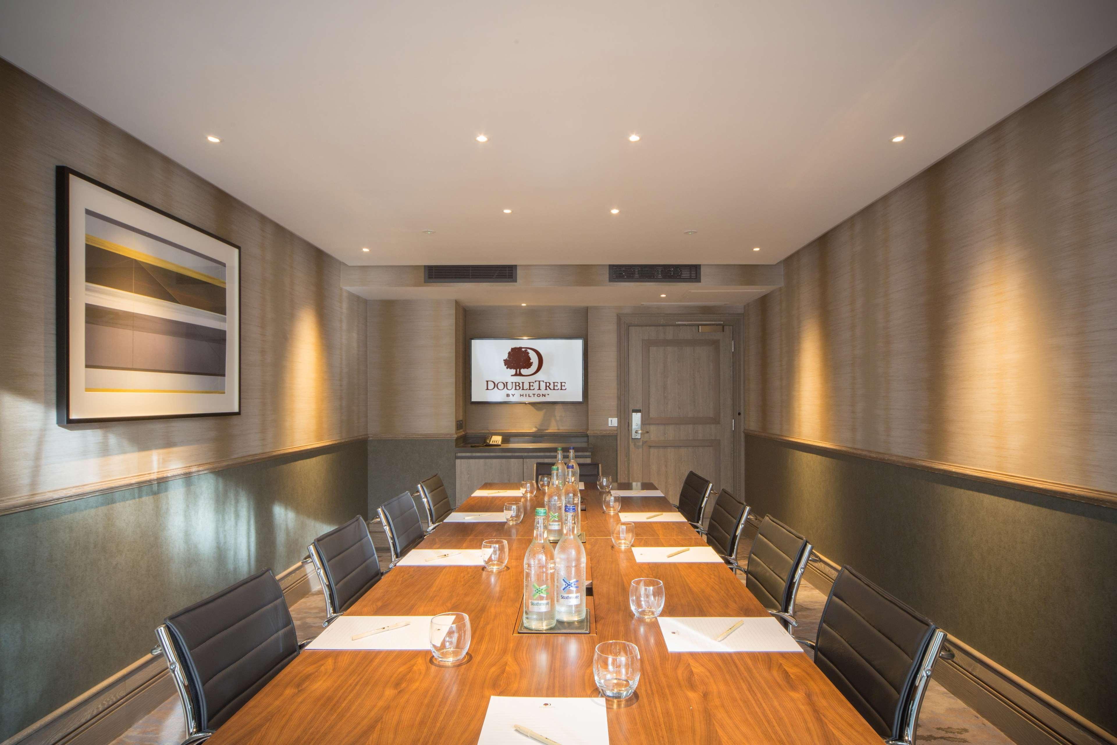 Doubletree By Hilton London Kingston Upon Thames Hotel Kingston upon Thames  Exterior photo