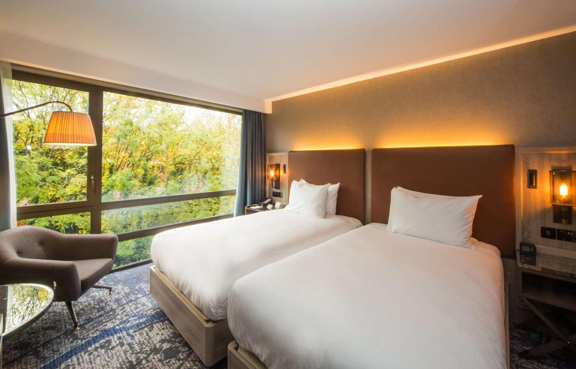 Doubletree By Hilton London Kingston Upon Thames Hotel Kingston upon Thames  Exterior photo