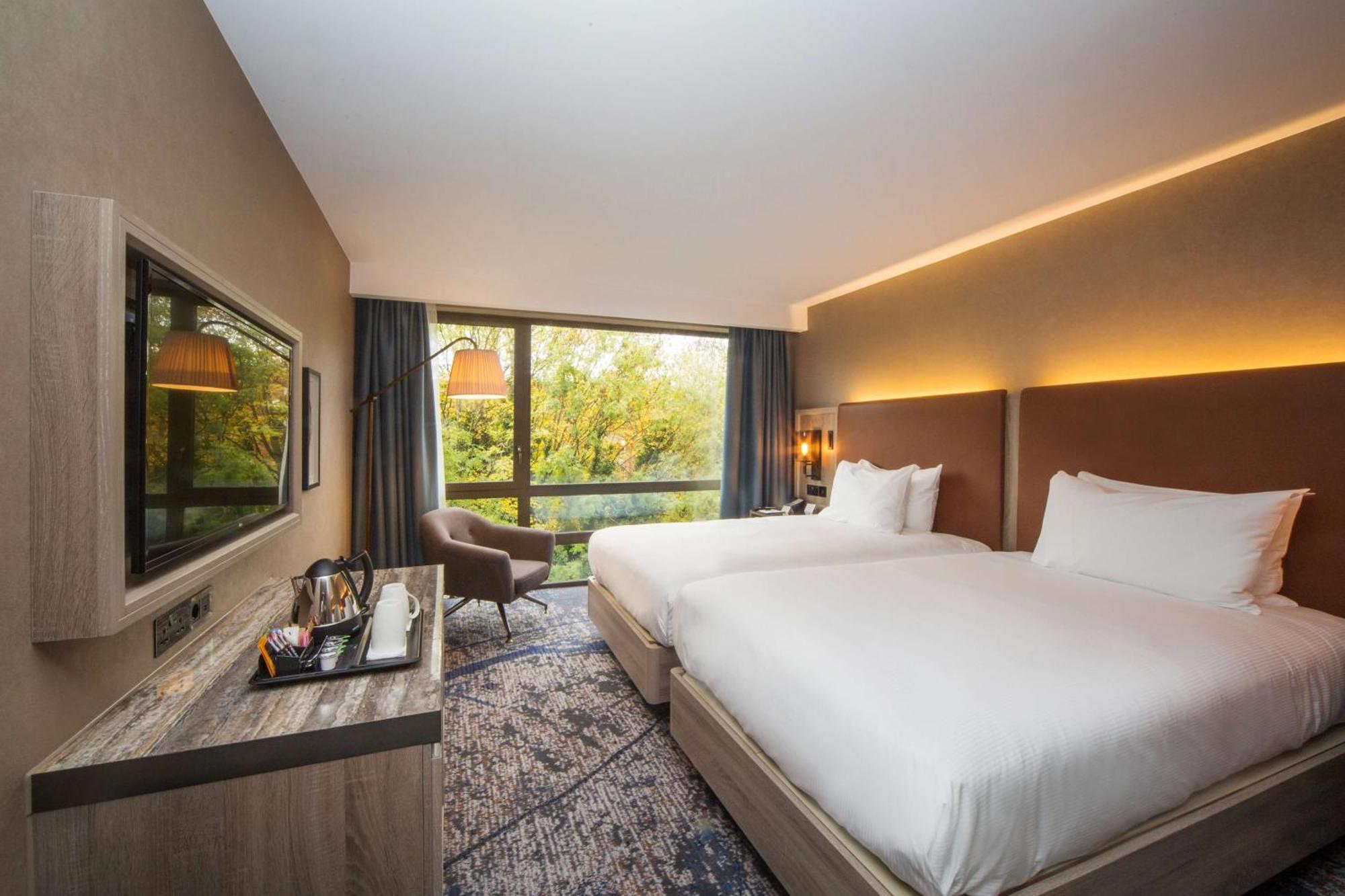 Doubletree By Hilton London Kingston Upon Thames Hotel Kingston upon Thames  Exterior photo